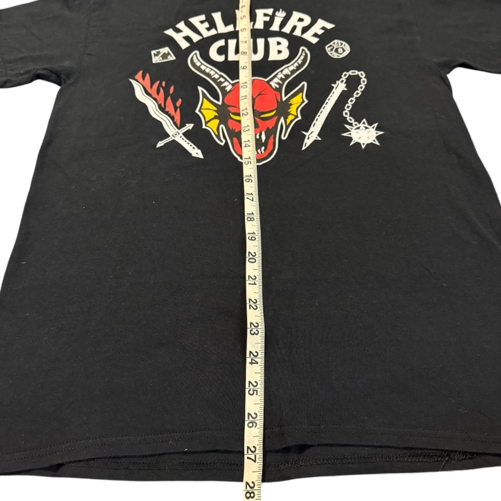 Stranger Things Hellfire Club Black T-Shirt Sz Medium - Hawkins High D&D - Picture 3 of 4